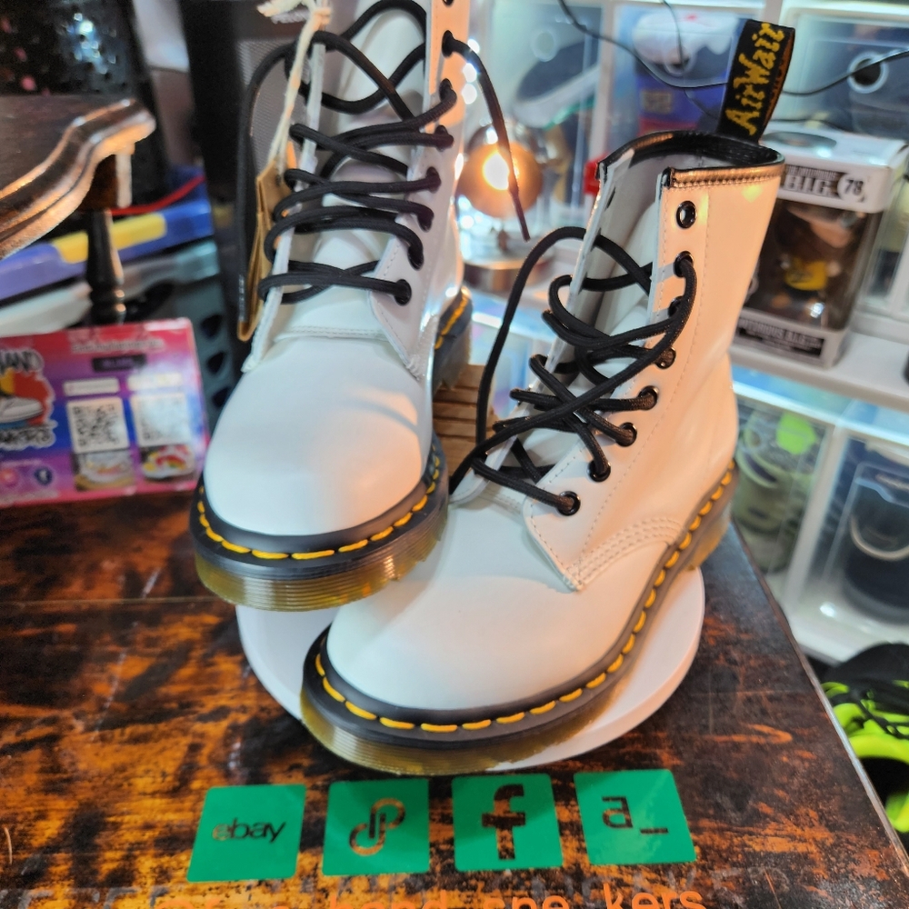Dr Martens boots - Picture 1 of 7